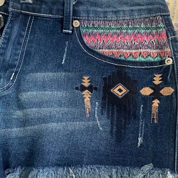 Booty shorts - Picture 3 of 4